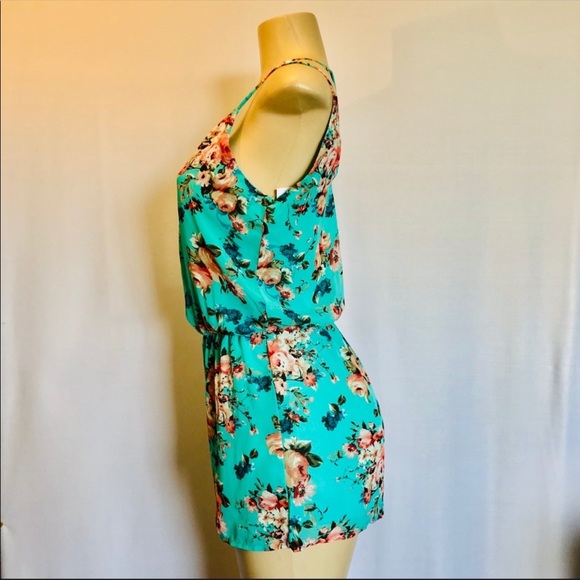 Charlotte Russe women’s romper floral medium - Picture 5 of 5
